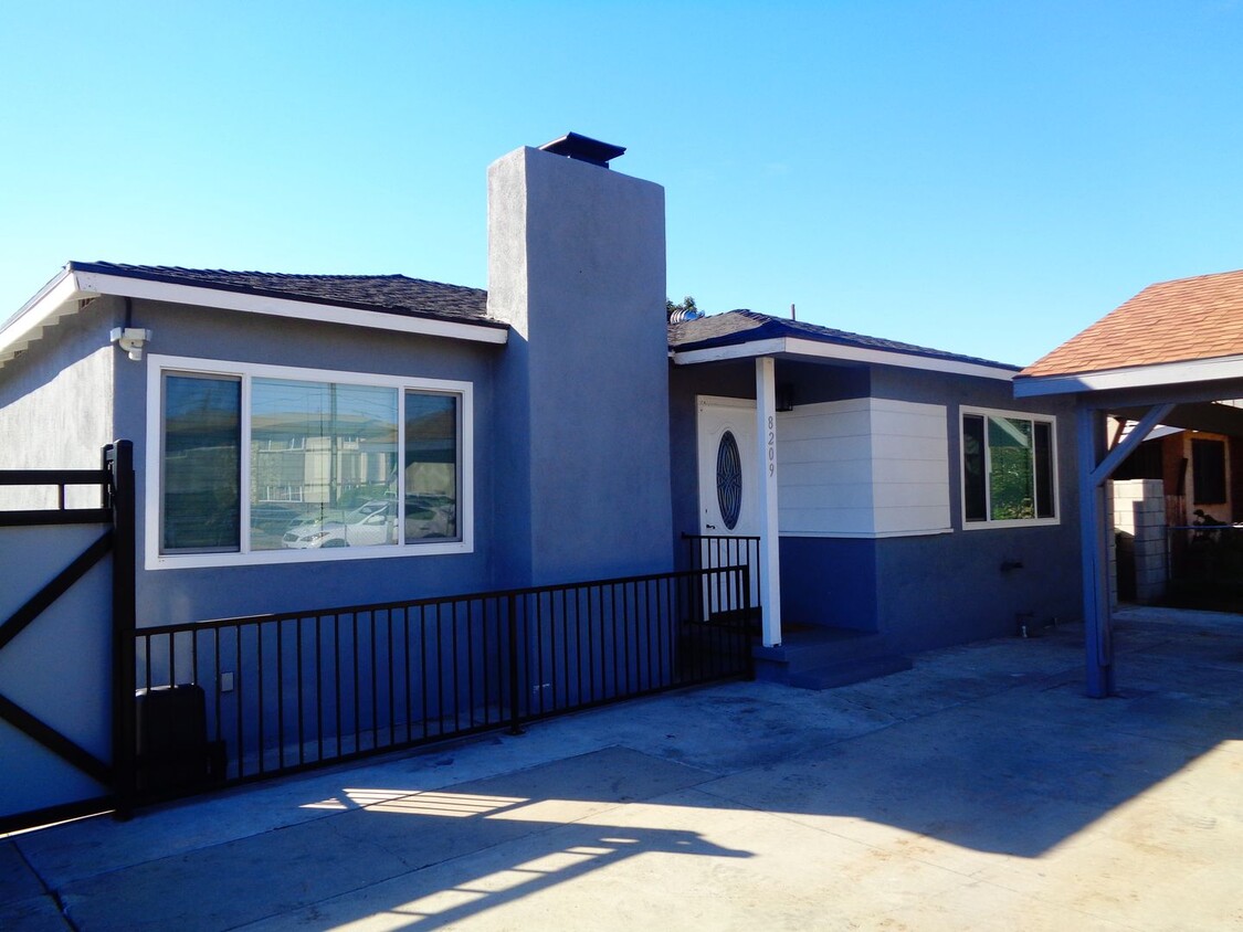 Foto principal - Renovated 3 Bed 1 Bath Home in Whittier w/...