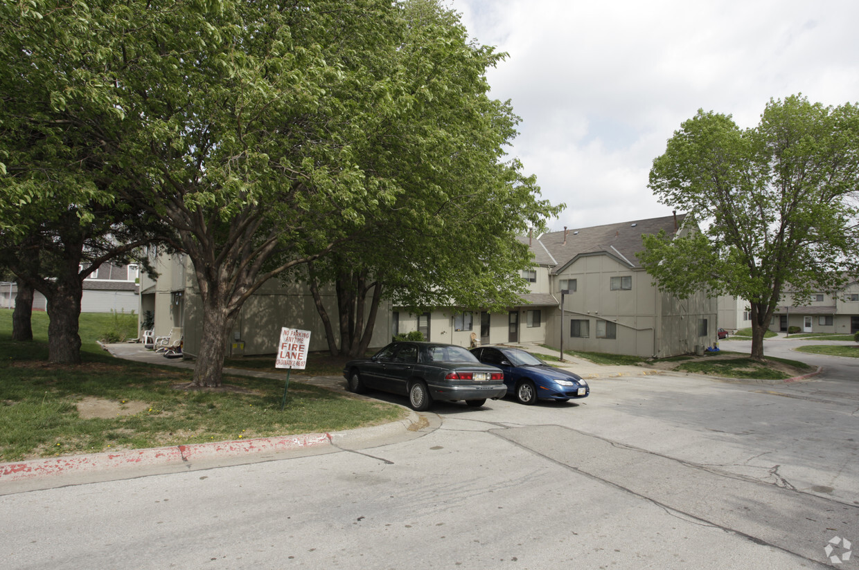 Foto del edificio - Arboretum Townhomes