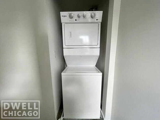 Foto del edificio - 718 N Willard Ct