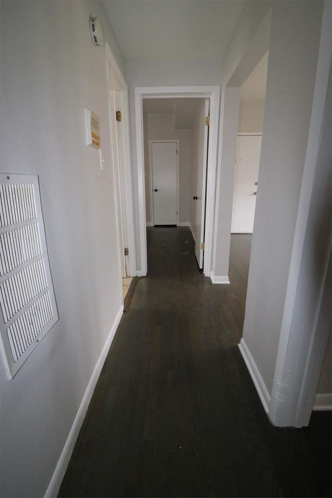 Building Photo - 2652 W 64th St