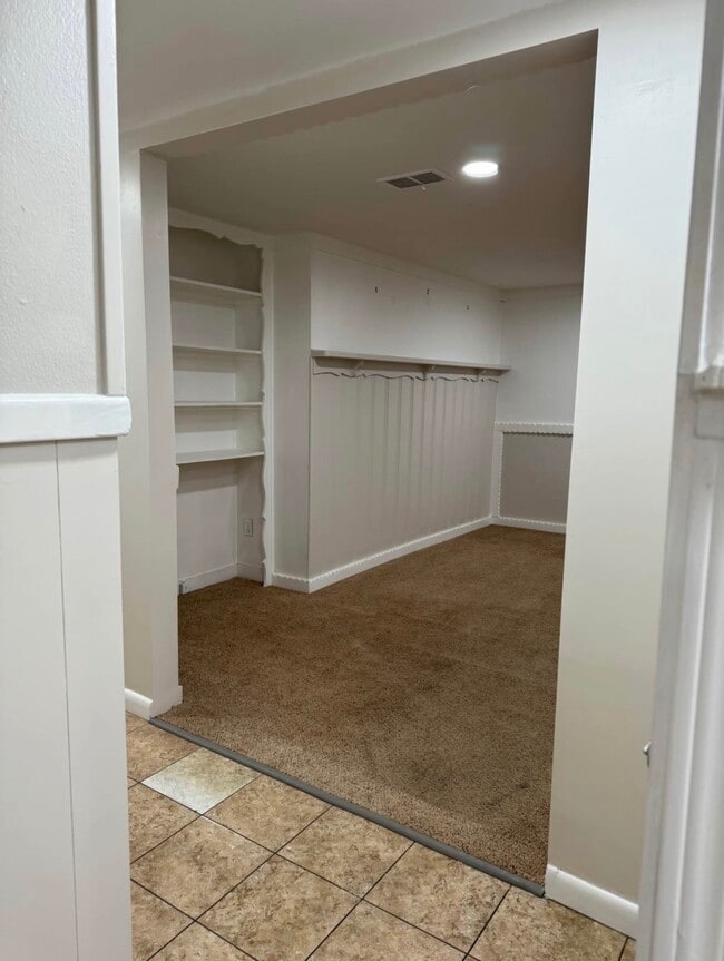 Building Photo - 655 Balsam St