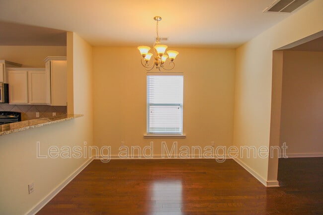 Foto del edificio - 4946 Ballantine Dr