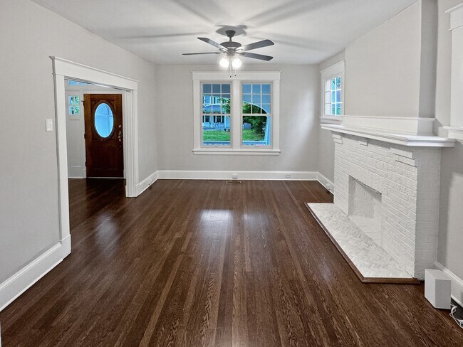 Building Photo - Stunning Newly Remodeled 3-Bedroom Rental ...