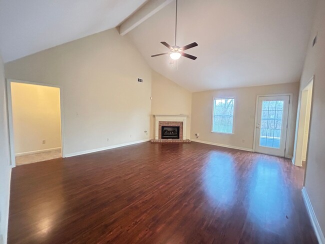 Foto del edificio - Charming Collierville Home Waiting to be Y...
