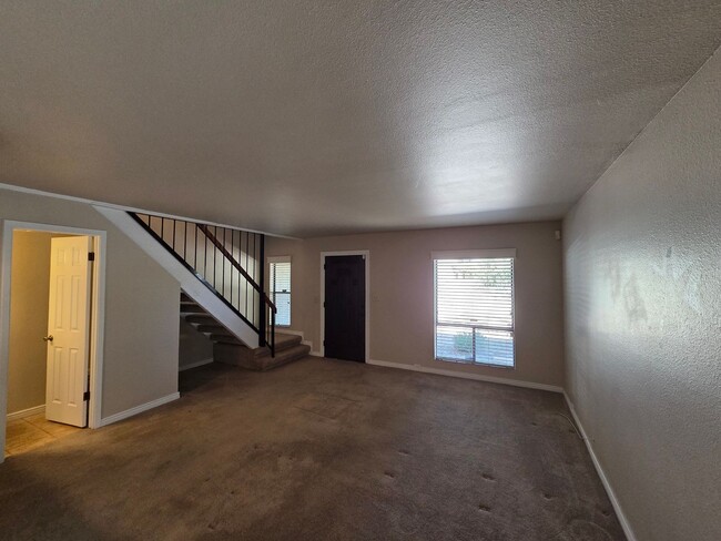Building Photo - 1809 E Frier Dr