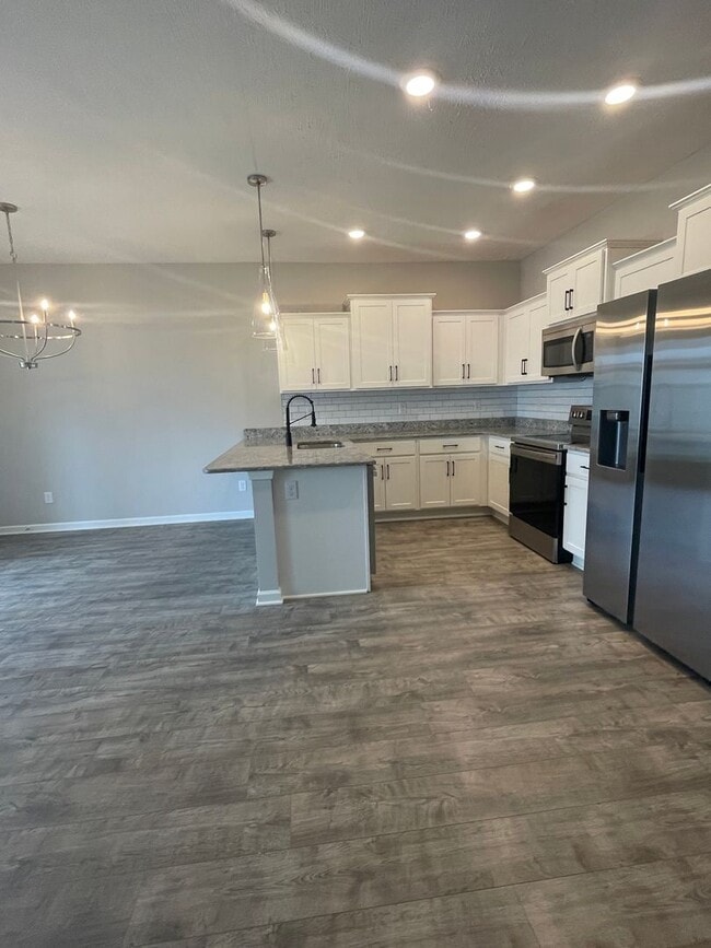 Building Photo - 4329 Doral Dr