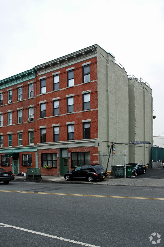 Primary Photo - 445 3rd Ave