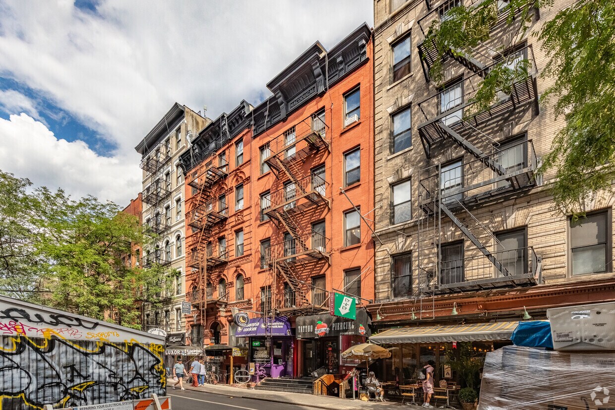 Building Photo - 116 Macdougal St