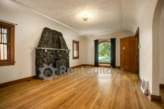 Foto del edificio - 1404 Marquette Pl NE
