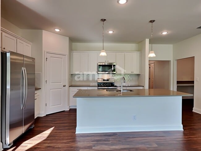 Building Photo - 1605 Soapstone Rd