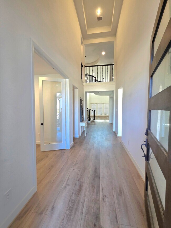 Building Photo - 15365 Legacy Pk Wy