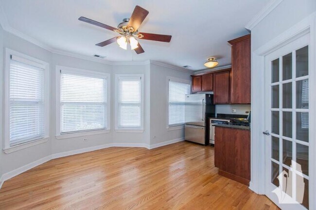 Building Photo - 2 bedroom in Chicago IL 60657