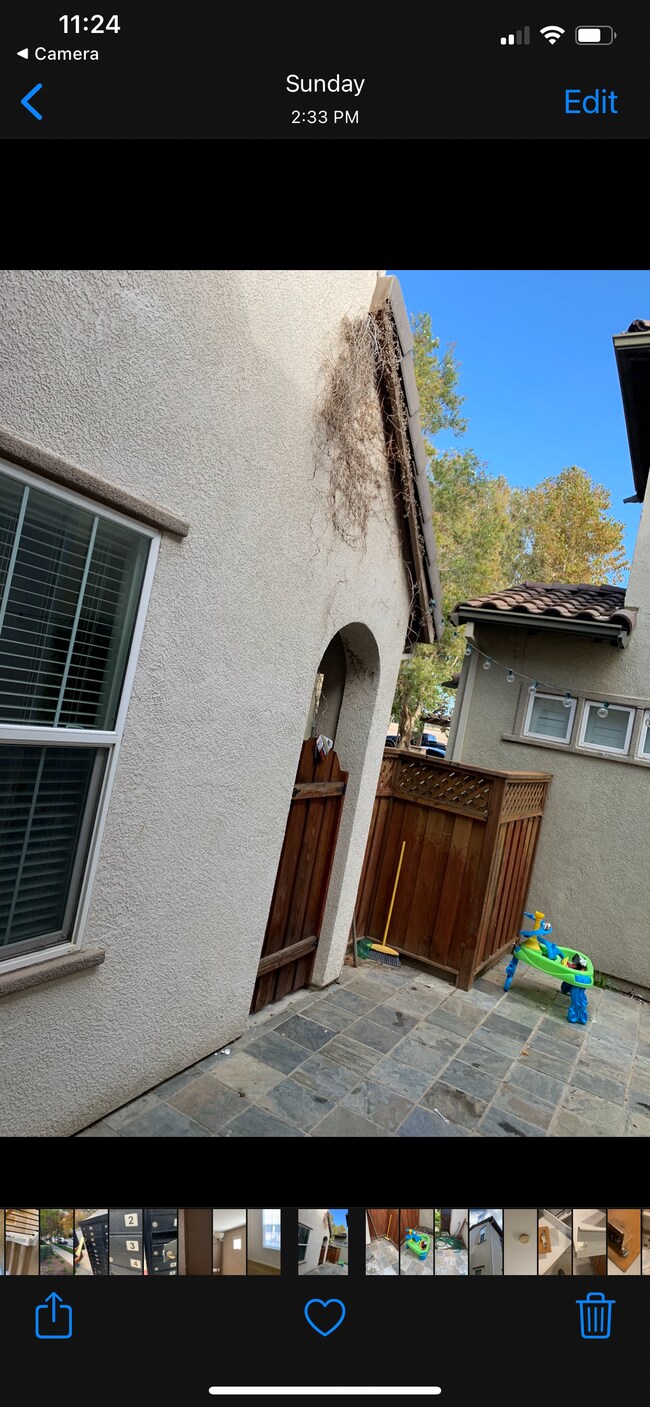 Building Photo - 165 W Santa Cruz Way