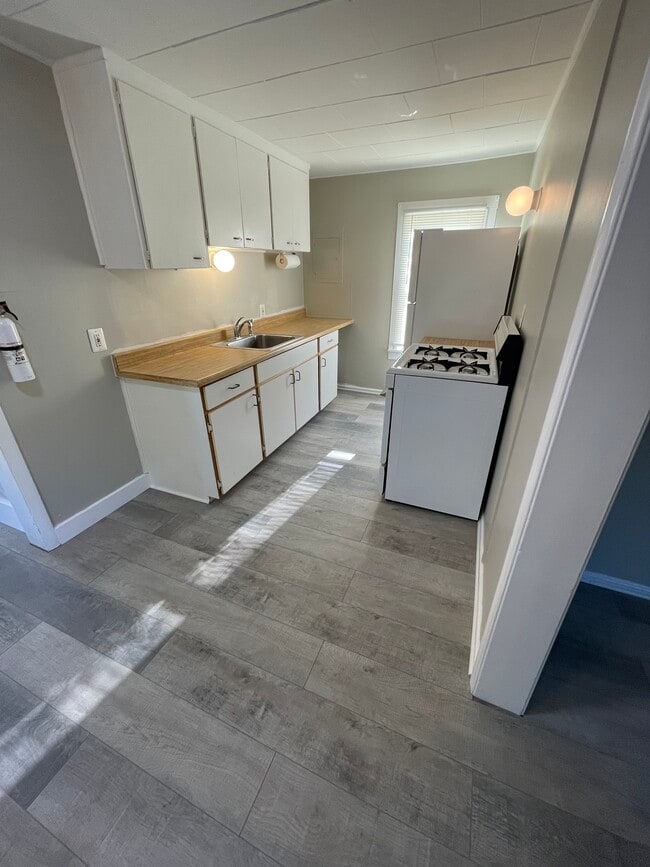 Building Photo - 26333 Belanger St