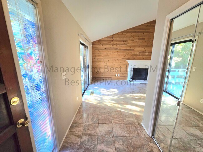 Foto del edificio - 9 Mountain Cir