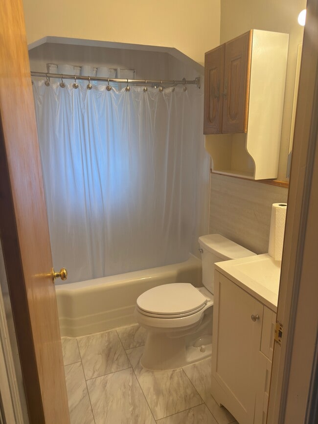 Updated bathroom - 707 Ford Blvd