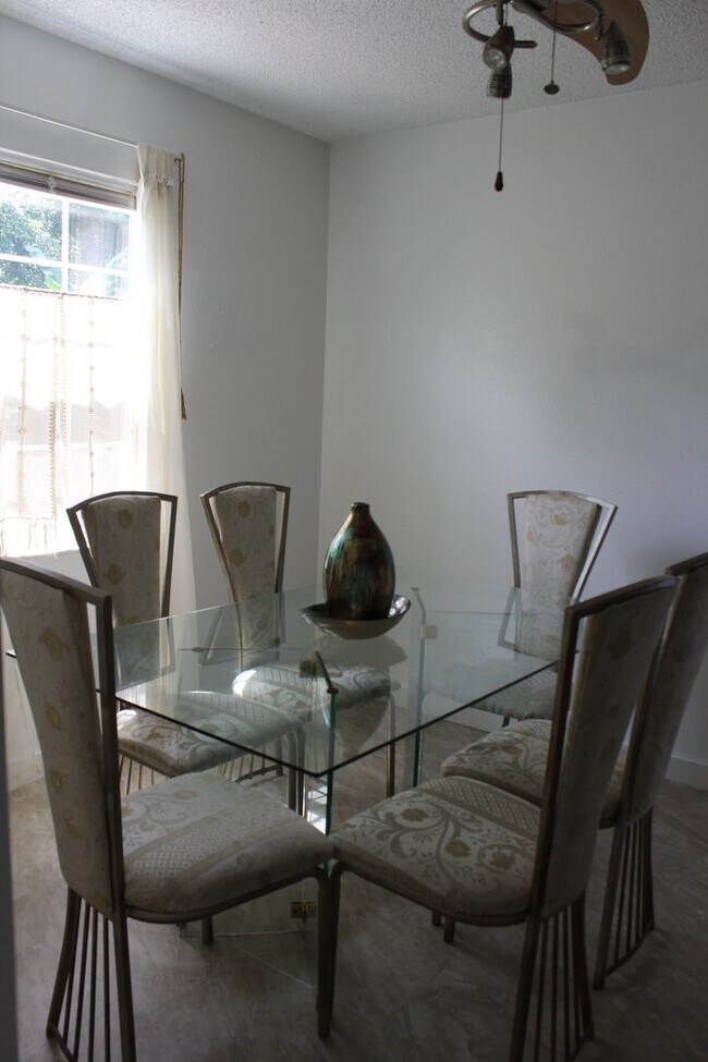 Foto del edificio - 3 Bedroom/2 Bath Home