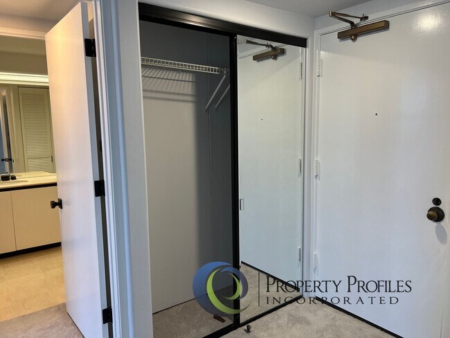 Building Photo - Honolulu Park Place - 2 Bedroom 2 Bath 2 P...