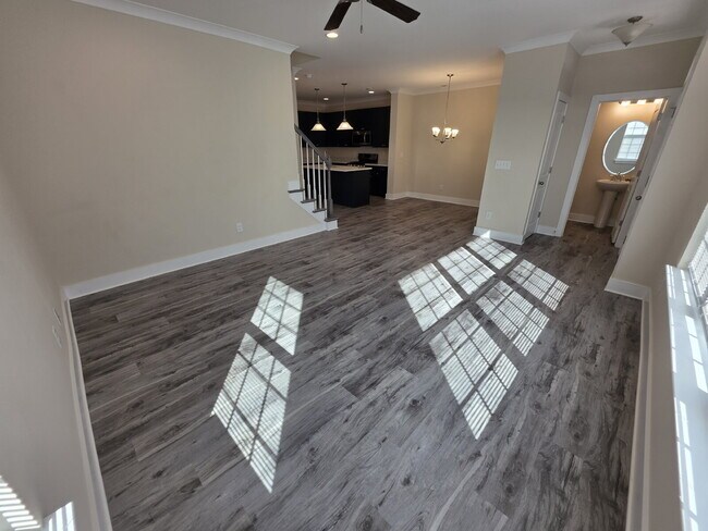 Foto del edificio - "Charming Kernersville Townhouse: Spacious 3-Bedroom Retreat with 2.5 Baths on Eastfall Street!"