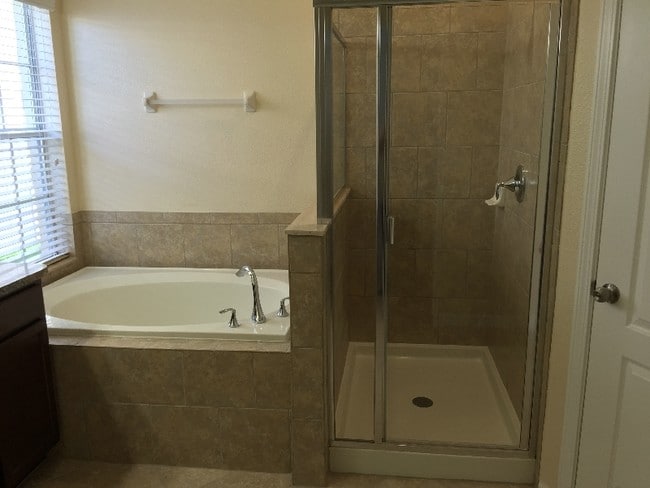 Foto del edificio - 6819 Goldflower Ave