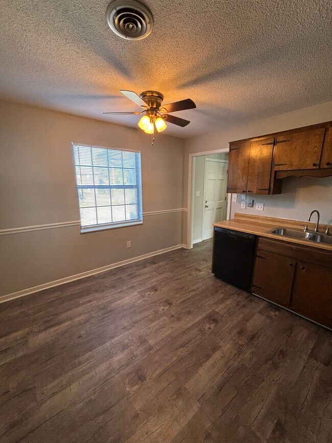 Foto del edificio - 1837 Lively Rd