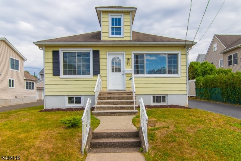 Primary Photo - 37 Veranda Ave