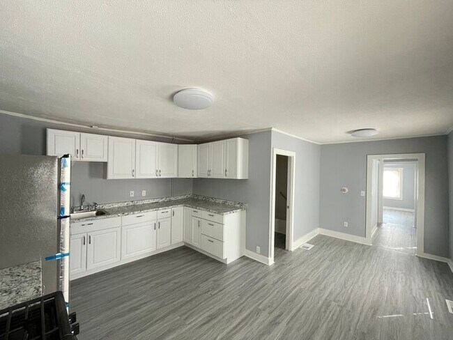 Building Photo - 9 Patten Ct