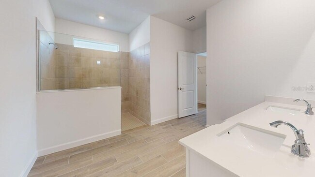 Foto del edificio - 7949 Lakes Edge Ln