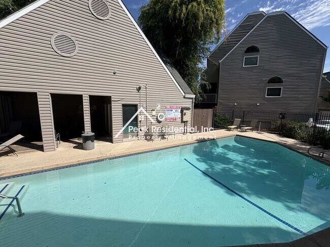 Foto del edificio - Spacious Citrus Heights 3bd/2.5ba Condo!