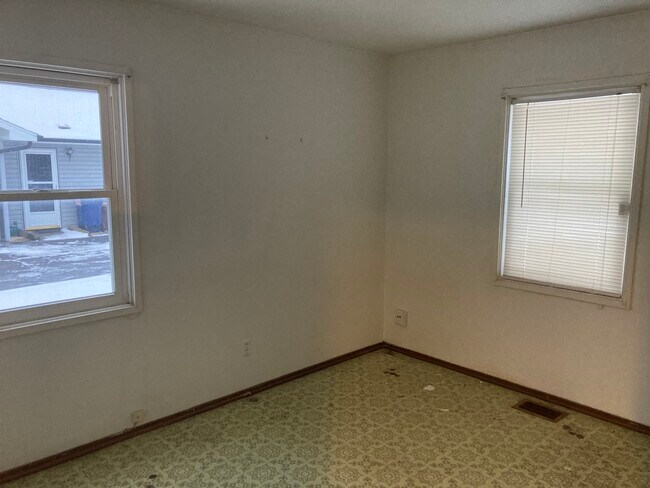 Building Photo - 306 Luana Rd