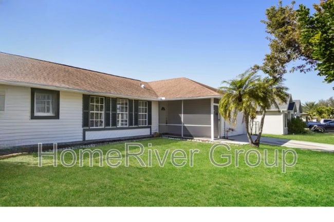 Building Photo - 1428 SW 11th Ave