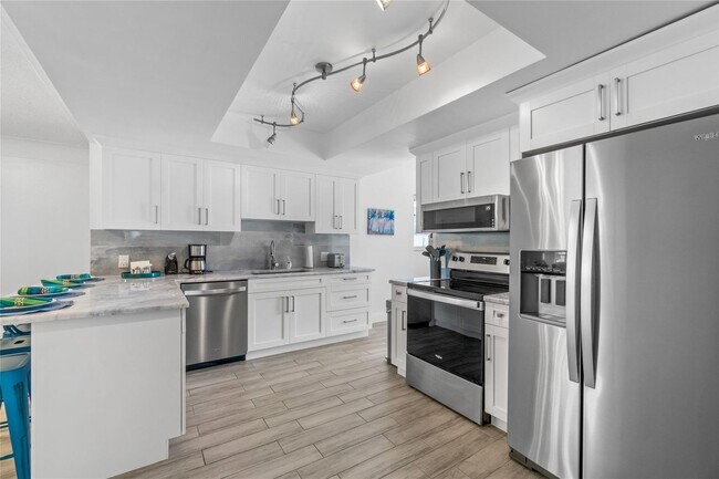 Foto del edificio - 2626 NE 49th St