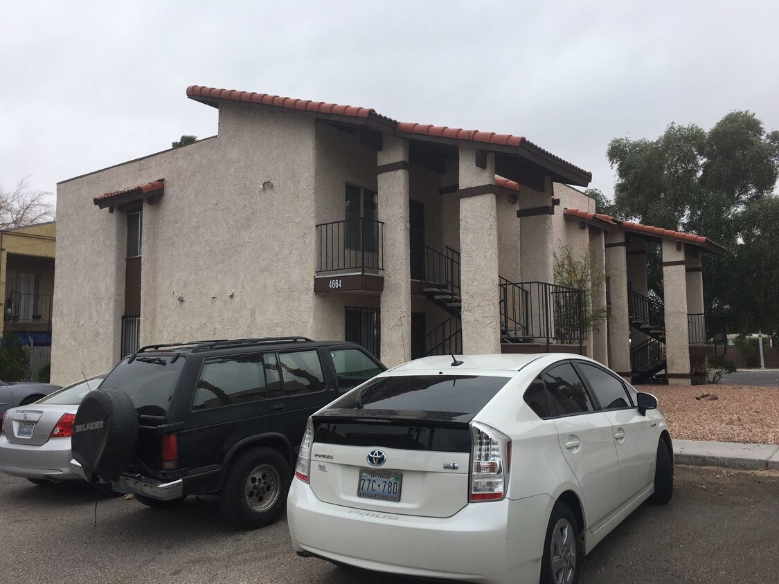 Foto del edificio - 4664 W Twain Ave