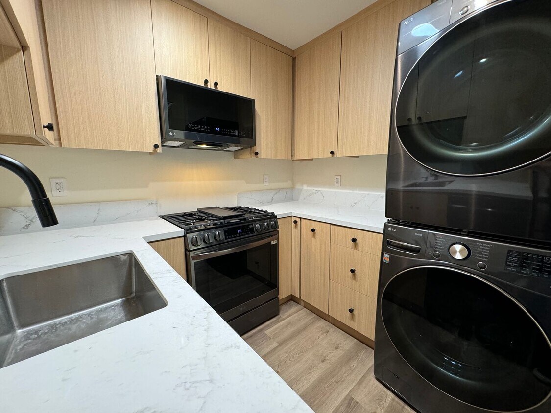Foto principal - Newly Remodeled 2 Bed 1 Bath Unit in PB