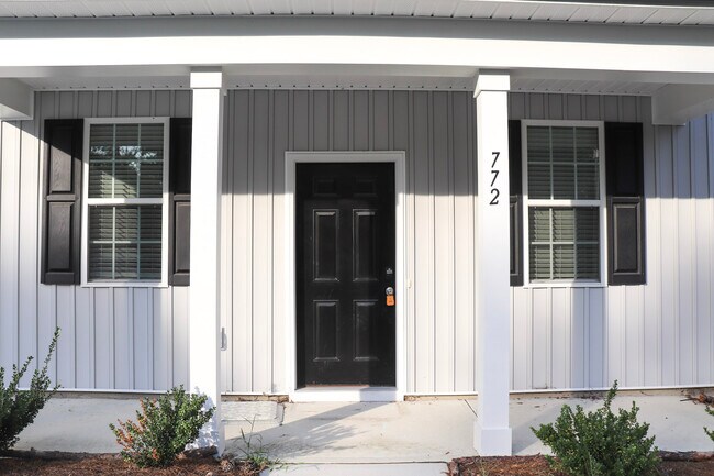 Foto del edificio - 772 Roberts Rd