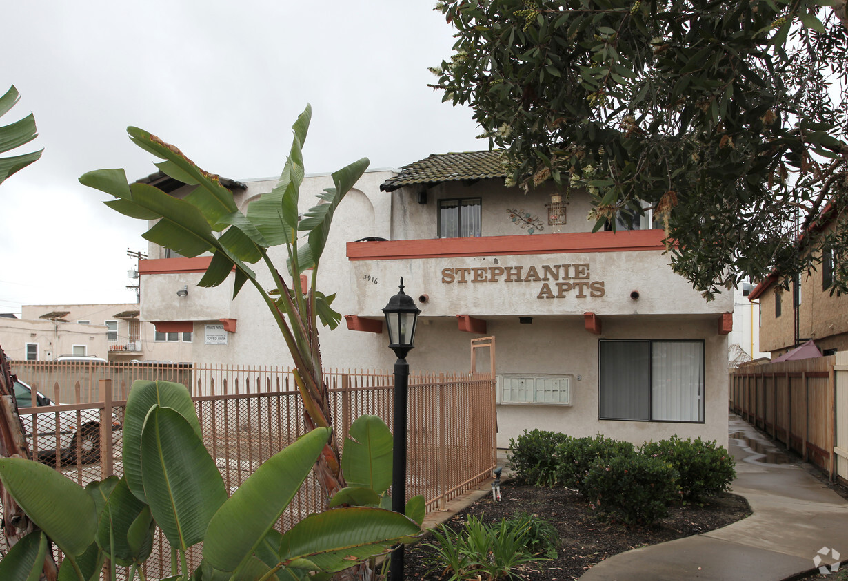 Primary Photo - Stephanie Apartments