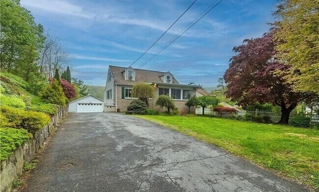 Building Photo - 85 Putnam Rd