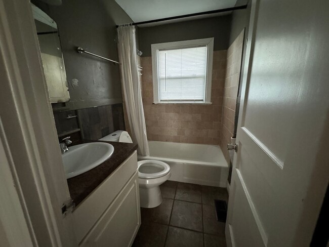 Building Photo - 3919 Morris Dr