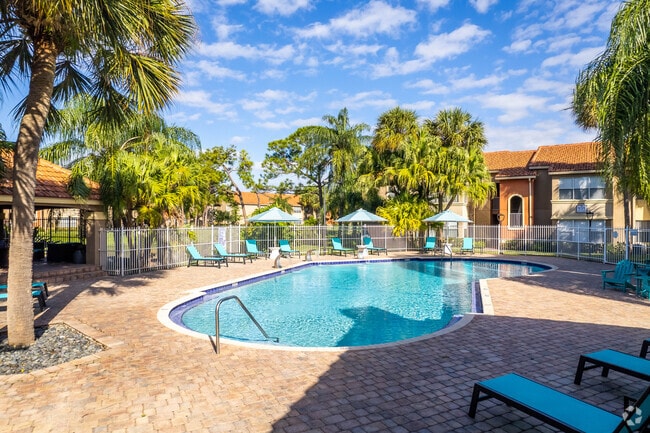 Sista Key Main Pool - Tivoli Park Apartments