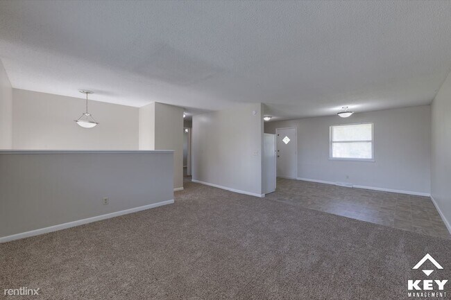 Building Photo - 5 br, 2 bath House - 2975 N Salina Ct