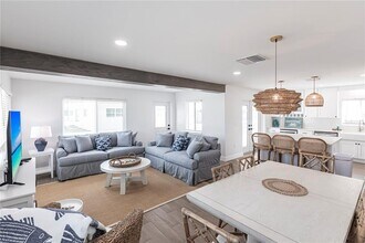 Building Photo - 6020 Midnight Pass Rd