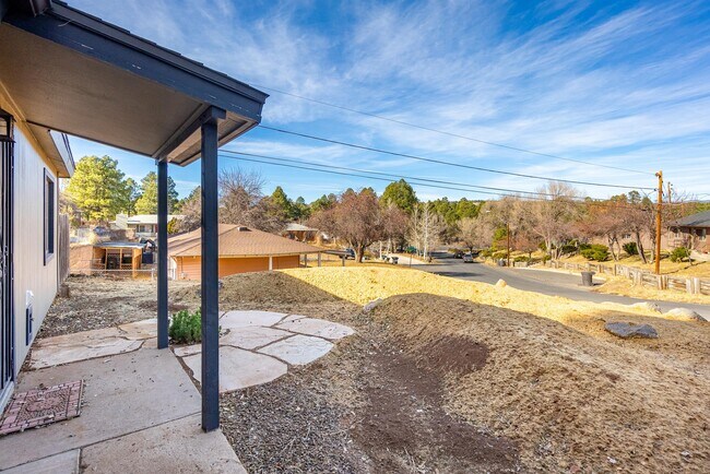 Building Photo - 107 E Woodland Dr