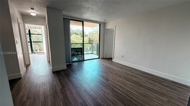 Foto del edificio - 11800 SW 18th St