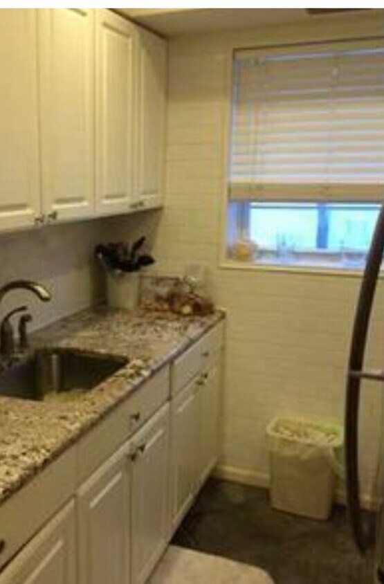 Primary Photo - 169 Cromwell Ave
