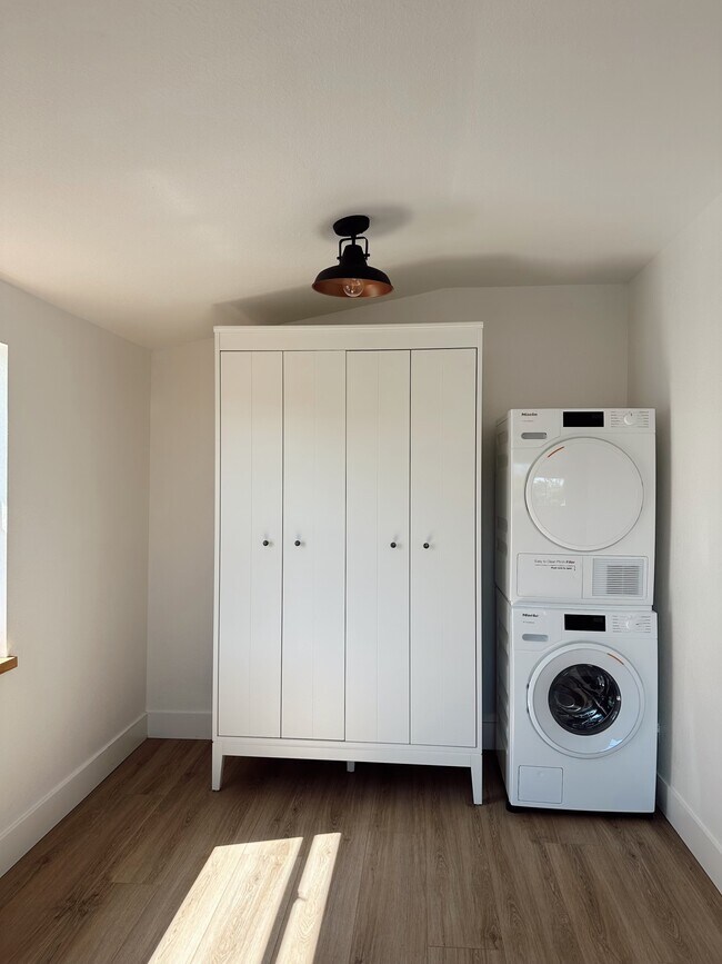 Foto del edificio - 1500 N Johnson Rd