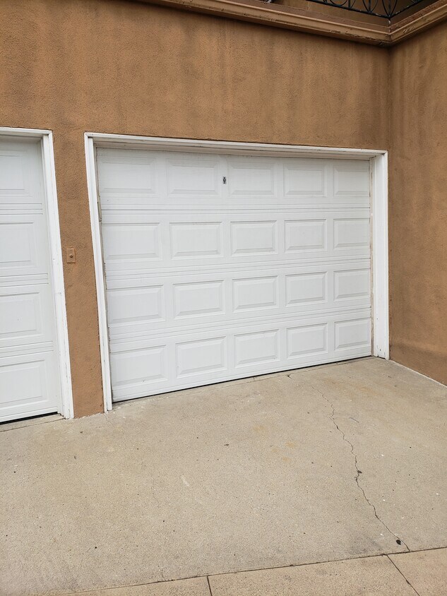 Private Garage - 100 Termino Ave