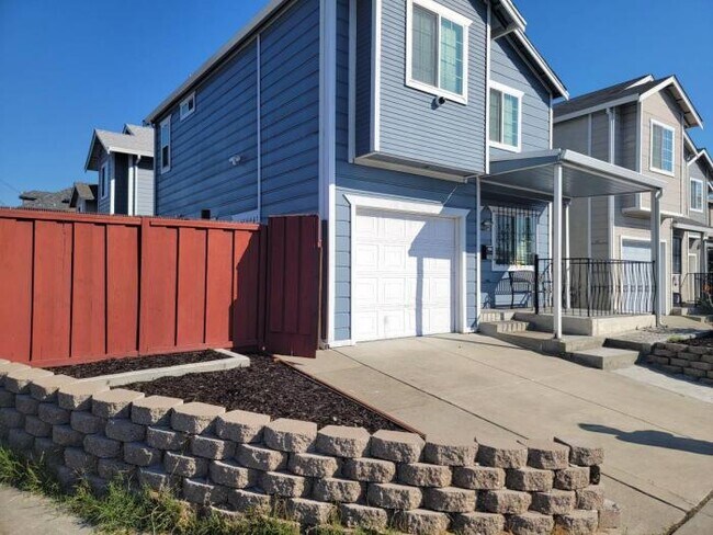 Building Photo - 3 bedroom in Oakland CA 94606