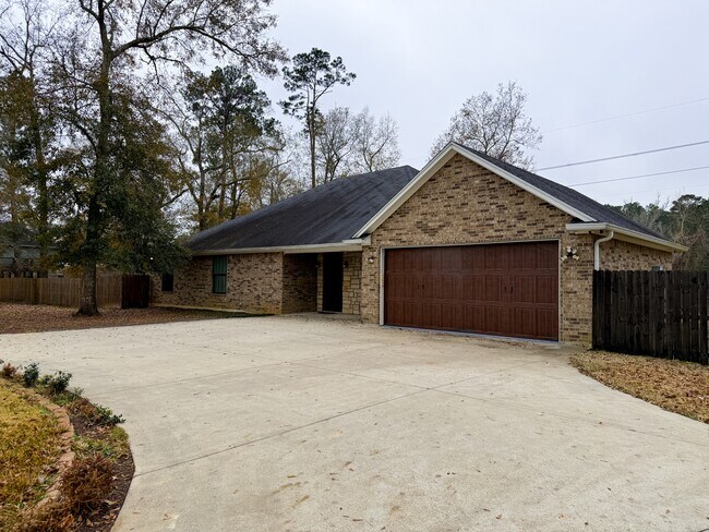 Foto del edificio - 12250 Charlotte Dr