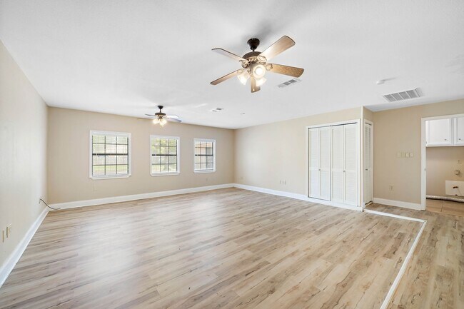 Foto del edificio - Lovely 3 bedroom 2 bath w/ potential 4 bed...