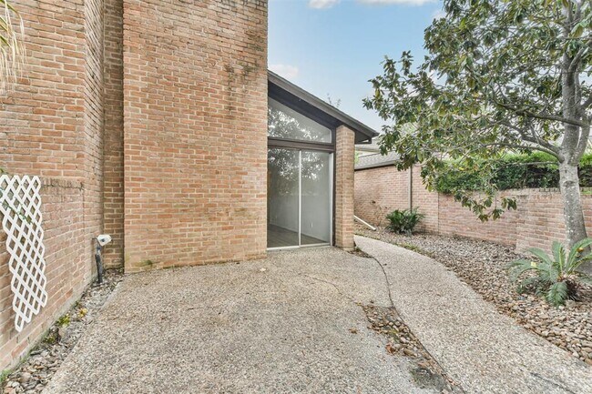 Building Photo - 4704 N Cashel Cir